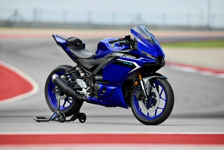 YAMAHA YZF-R3 (2025)