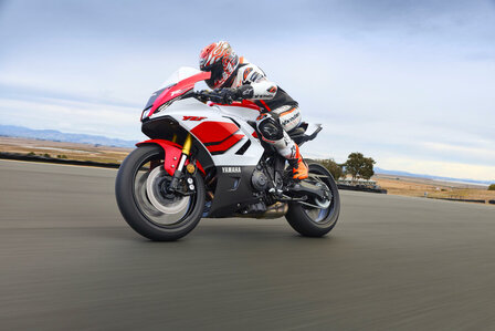 YAMAHA R7 (2026)