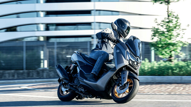 NMAX 155 Tech MAX Crystal Graphite