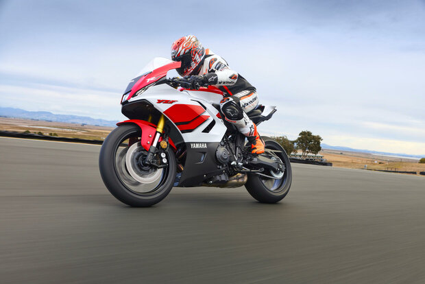 YAMAHA R7 (2026)