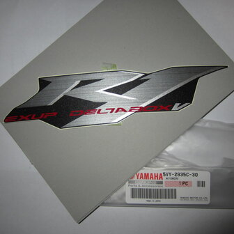 Yamaha YZF R1 2006 Midnight Black R1 sticker rechts