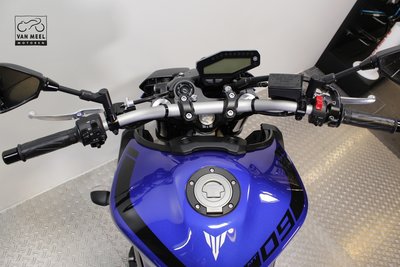 YAMAHA MT-09 HUURMOTOR (blauw)