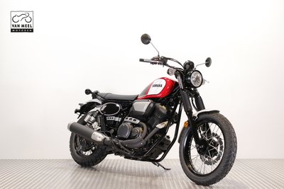 YAMAHA SCR950 Racing red