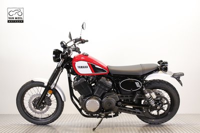 YAMAHA SCR950 Racing red