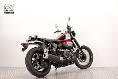 YAMAHA SCR950 Racing red