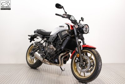 YAMAHA XSR700 Dynamic White