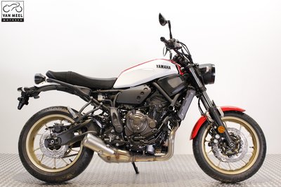 YAMAHA XSR700 Dynamic White