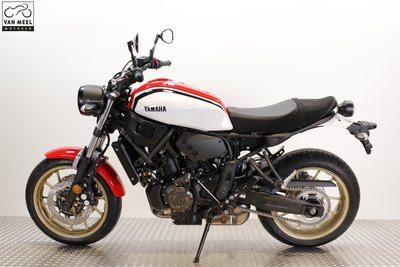 YAMAHA XSR700 Dynamic White