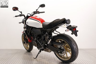 YAMAHA XSR700 Dynamic White