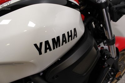 YAMAHA XSR700 Dynamic White