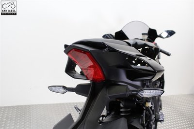 YAMAHA YZF-R1 Midnight Black