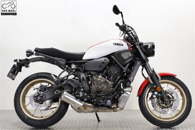 YAMAHA XSR700 Dynamic White