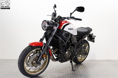 YAMAHA XSR700 Dynamic White