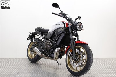 YAMAHA XSR700 Dynamic White