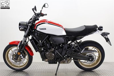 YAMAHA XSR700 Dynamic White