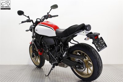 YAMAHA XSR700 Dynamic White