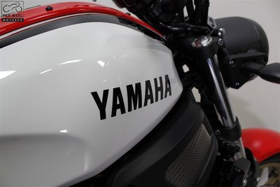 YAMAHA XSR700 Dynamic White
