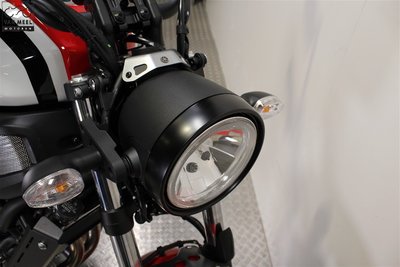 YAMAHA XSR700 Dynamic White