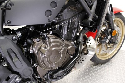 YAMAHA XSR700 Dynamic White