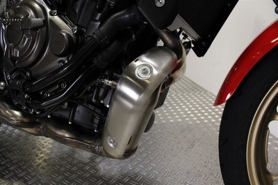 YAMAHA XSR700 Dynamic White