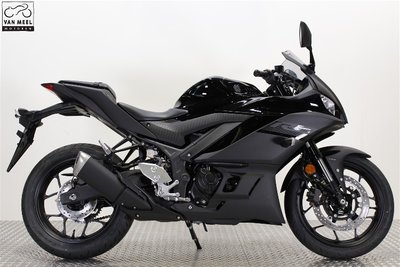 YAMAHA YZF-R3 Midnight Black
