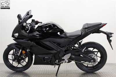 YAMAHA YZF-R3 Midnight Black