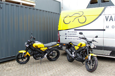 YAMAHA XSR125 impact yellow