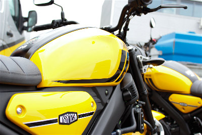 YAMAHA XSR125 impact yellow