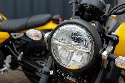 YAMAHA XSR125 impact yellow
