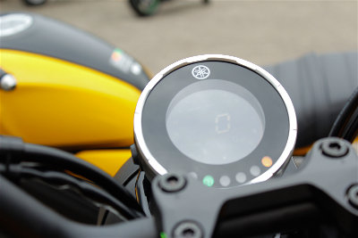 YAMAHA XSR125 impact yellow