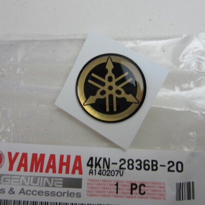 Yamaha YZF R1 R6 embleem op achterkuip goud klein