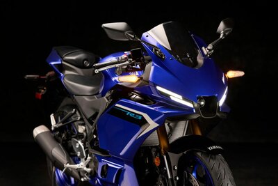 YAMAHA YZF-R3 (2025)