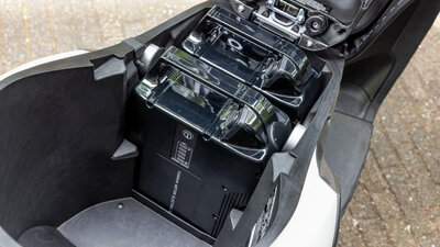 YAMAHA NEO'S DUAL BATTERY