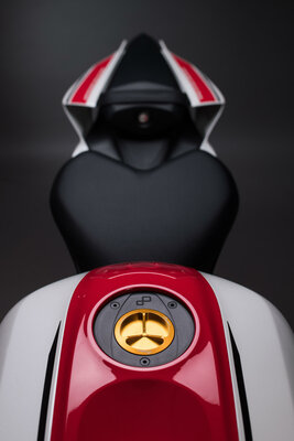 LIGHTECH Fuel Tank Cap Black/Gold Screw Locking Yamaha Yzf-R1
