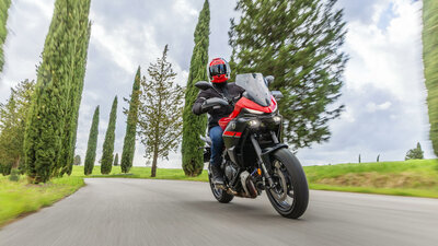 YAMAHA TRACER 7