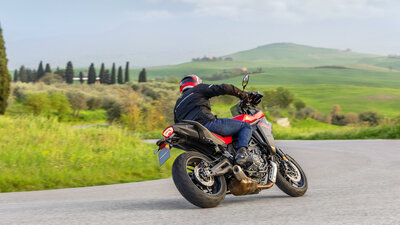 YAMAHA TRACER 7