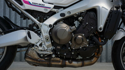 YAMAHA XSR900 (2027)