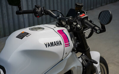 YAMAHA XSR900 (2027)