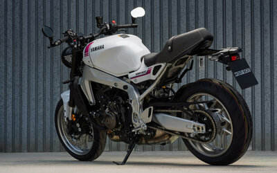 YAMAHA XSR900 (2027)